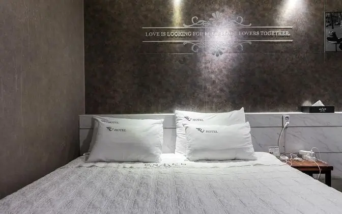 Oda (Twin double+single(Netflix available))