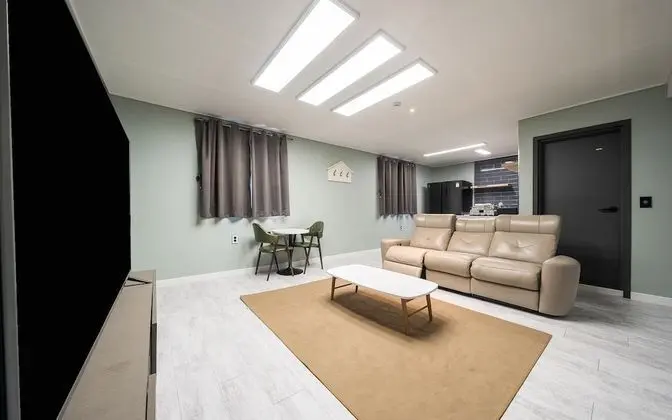 Oda (Suite Family Room (Netflix/Dlive Avai)