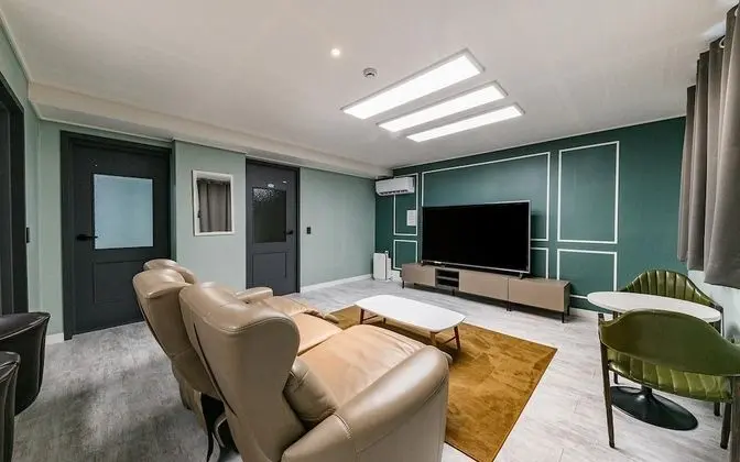 Oda (Suite Family Room (Netflix/Dlive Avai)