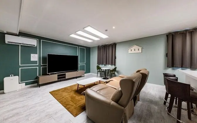 Oda (Suite Family Room (Netflix/Dlive Avai)