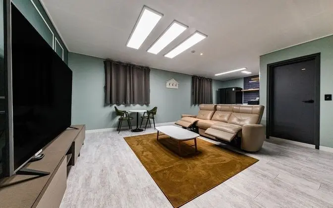 Oda (Suite Family Room (Netflix/Dlive Avai)