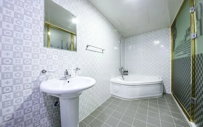 Oda (Standard B (Netflix Wave available / )