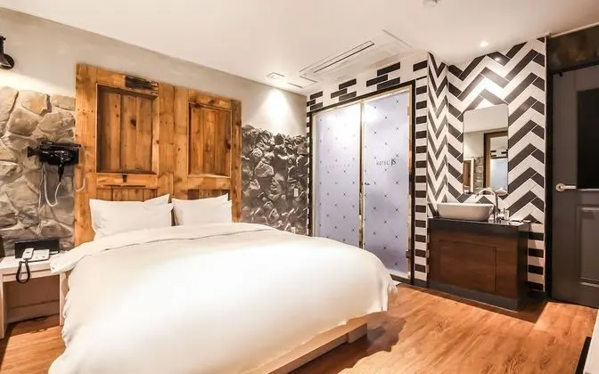 Oda (Standard (Netflix available))