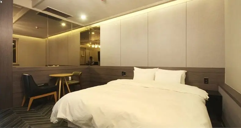 Tek Büyük Yataklı Oda, 1 Çift Kişilik Yatak