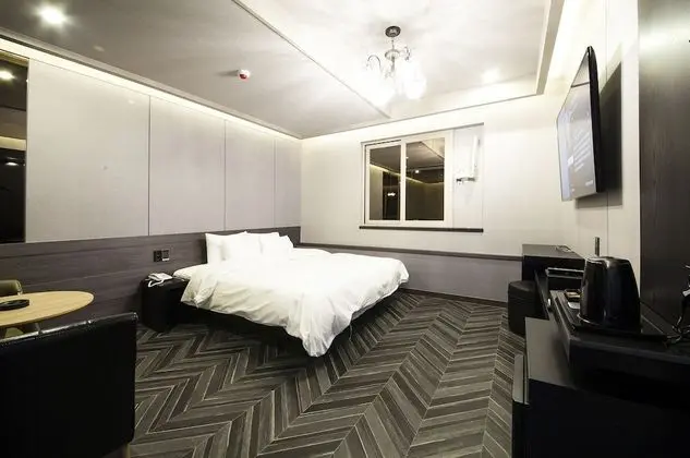 Tek Büyük Yataklı Oda, 1 Çift Kişilik Yatak