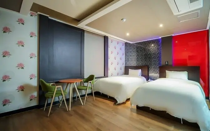 Oda (Suite Twin (Netflix viewing available)