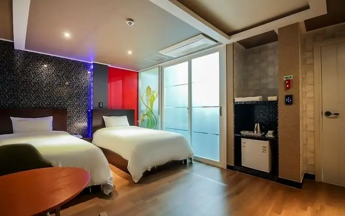 Oda (Suite Twin (Netflix viewing available)