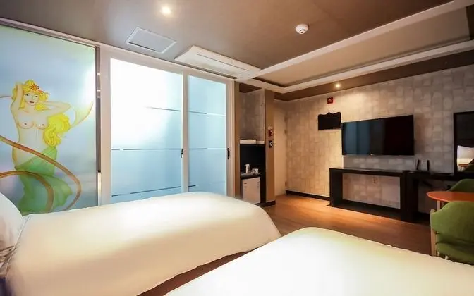 Oda (Suite Twin (Netflix viewing available)