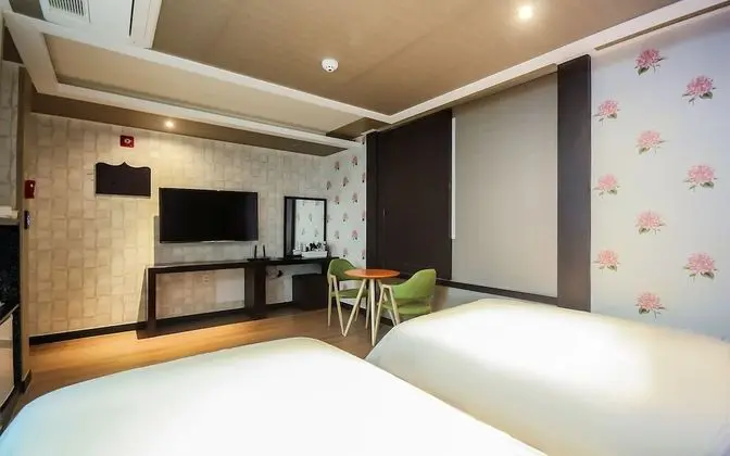 Oda (Suite Twin (Netflix viewing available)