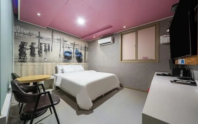 Oda (Standard B (available for Netflix vie)