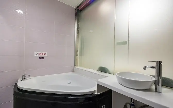 Oda (Standard B (available for Netflix vie)