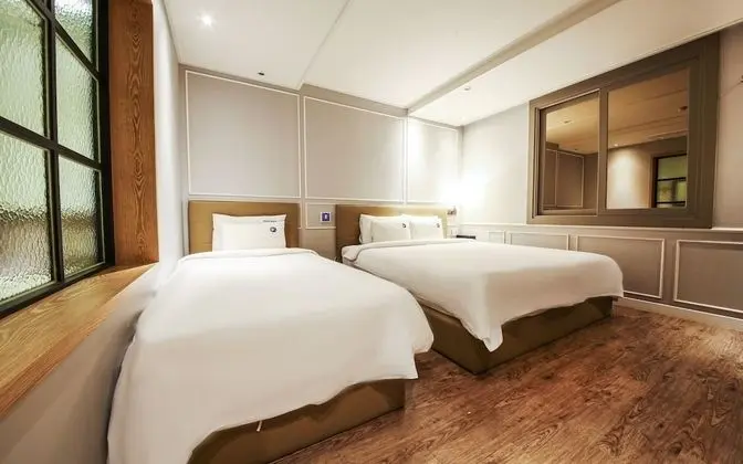 Oda (Standard Twin (Netflix available Whir)