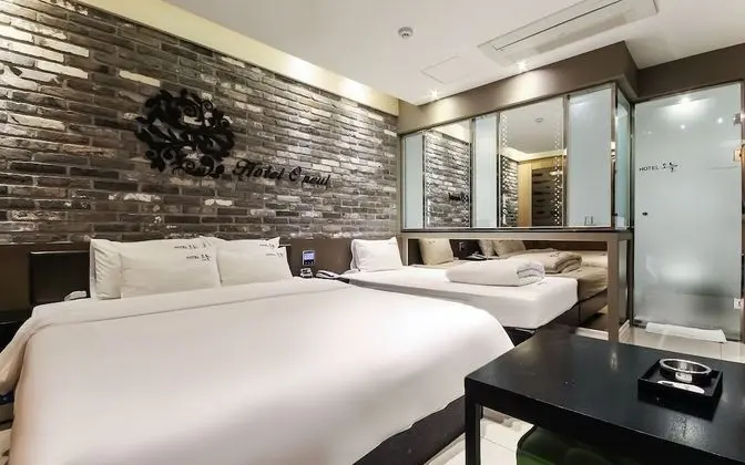 Oda (Twin (Netflix available))