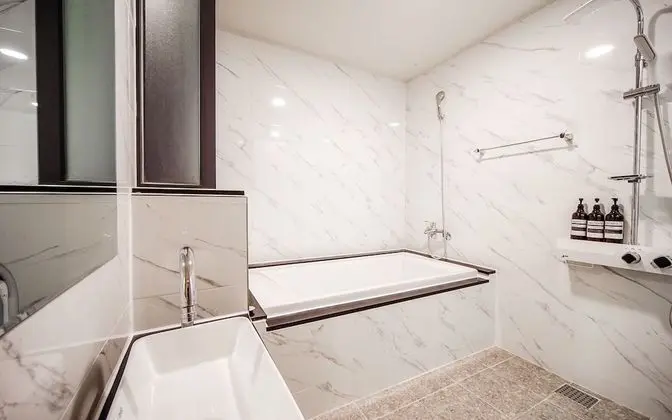 Oda (Deluxe (Netflix available Delive))