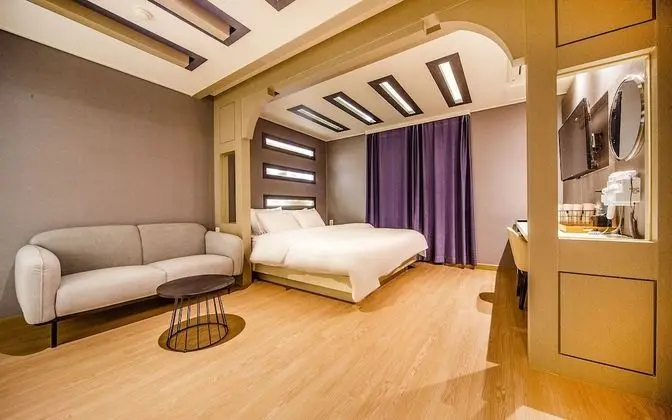 Oda (Deluxe (Netflix available Delive))