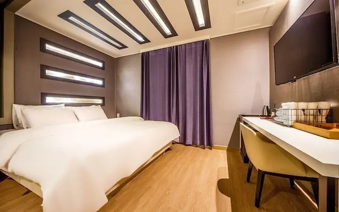 Oda (Deluxe (Netflix available Delive))