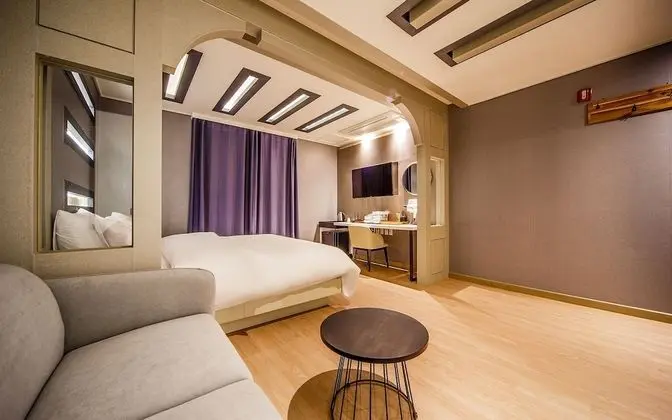 Oda (Deluxe (Netflix available Delive))