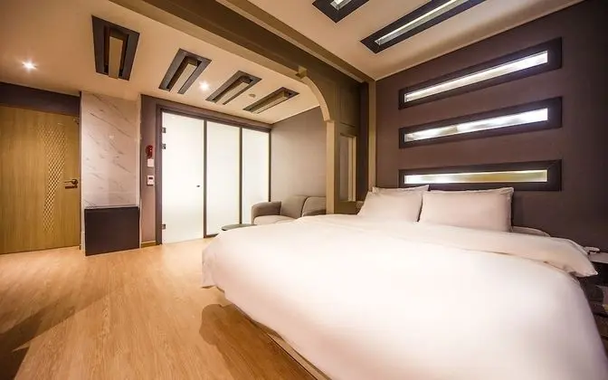 Oda (Deluxe (Netflix available Delive))