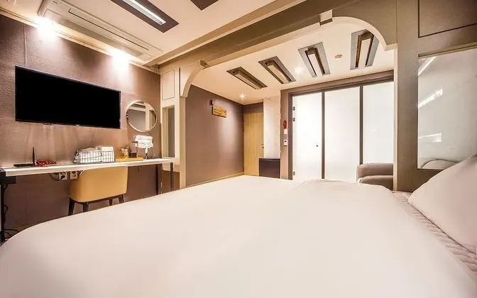 Oda (Deluxe (Netflix available Delive))