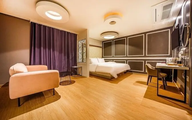 Oda (Deluxe (Netflix available Delive))