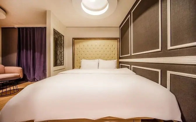 Oda (Deluxe (Netflix available Delive))