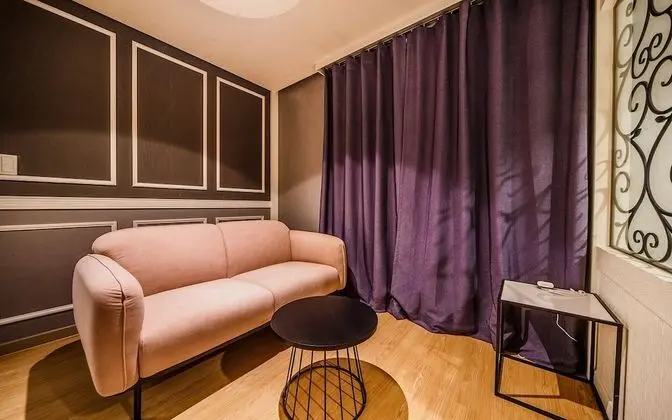 Oda (Deluxe (Netflix available Delive))