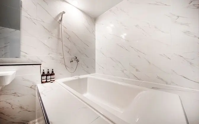 Oda (Deluxe (Netflix available Delive))