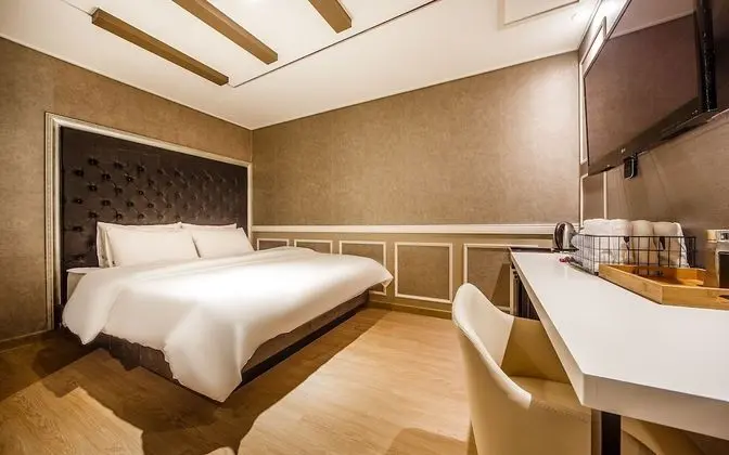 Oda (Deluxe (Netflix available Delive))