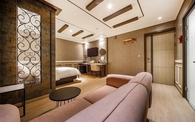 Oda (Deluxe (Netflix available Delive))