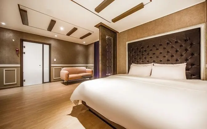 Oda (Deluxe (Netflix available Delive))