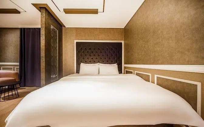 Oda (Deluxe (Netflix available Delive))