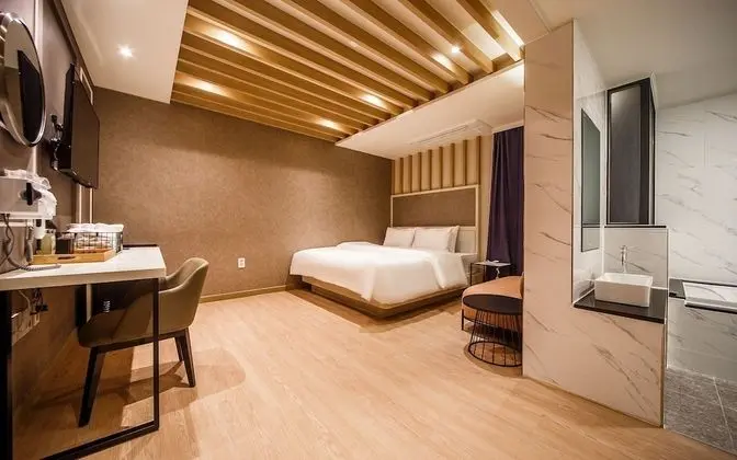 Oda (Standard (Netflix available Delive))