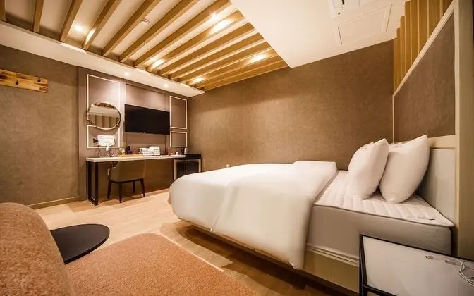 Oda (Standard (Netflix available Delive))