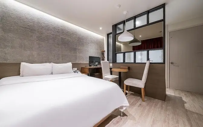 Oda (Deluxe (OTT Service Available))