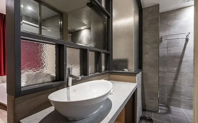 Oda (Deluxe (OTT Service Available))