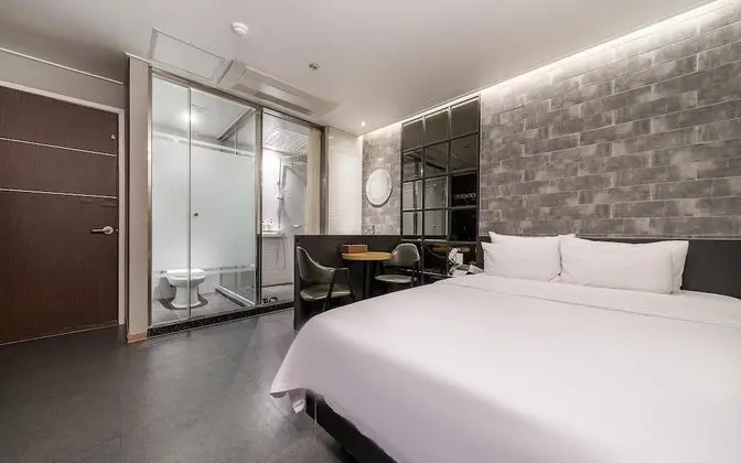 Oda (Deluxe (OTT Service Available))