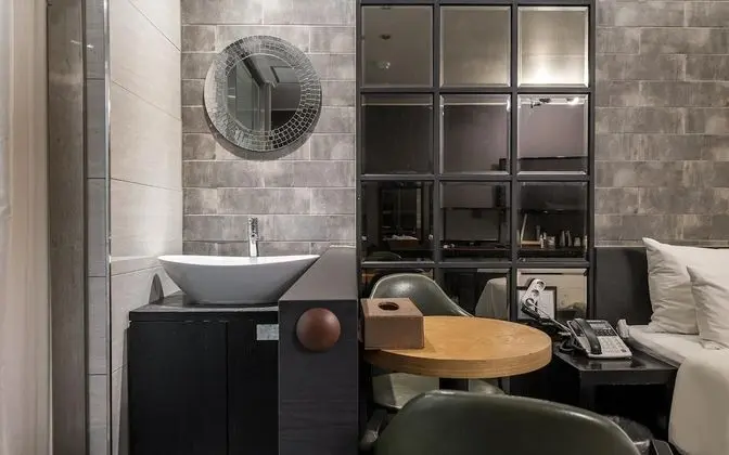 Oda (Deluxe (OTT Service Available))