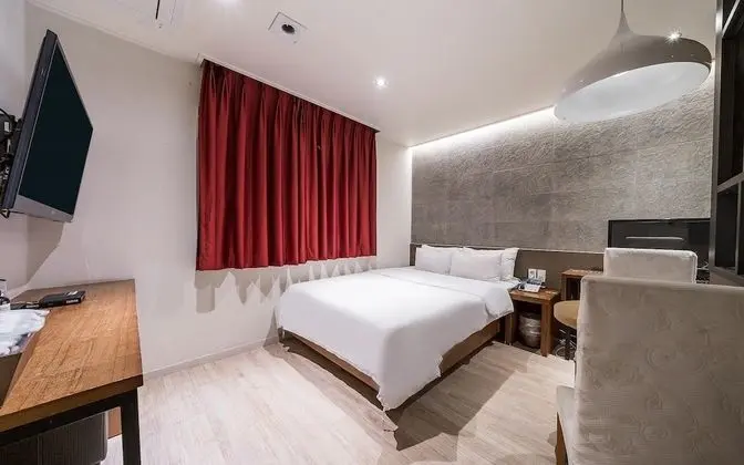 Oda (Deluxe (OTT Service Available))