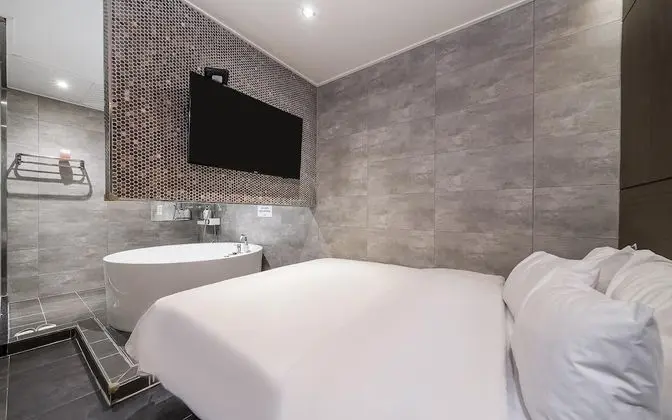 Oda (VIP (OTT Service Available))