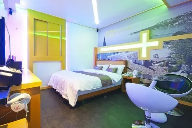 Oda (Standard room (Netflix available))