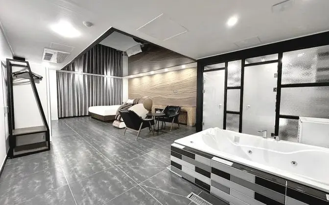 Oda (VIP (for 2 people Netflix available s)