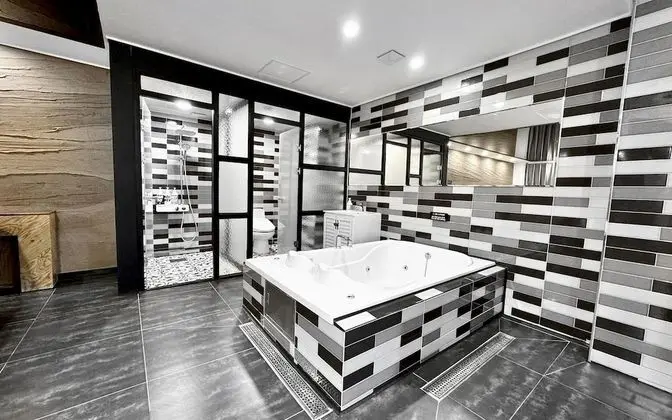 Oda (VIP (for 2 people Netflix available s)