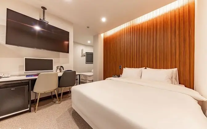 Oda (Twin (Netflix Available))