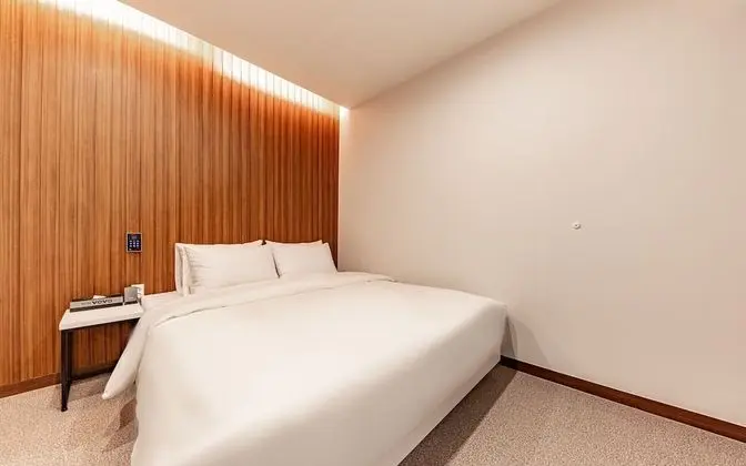 Oda (Twin (Netflix Available))