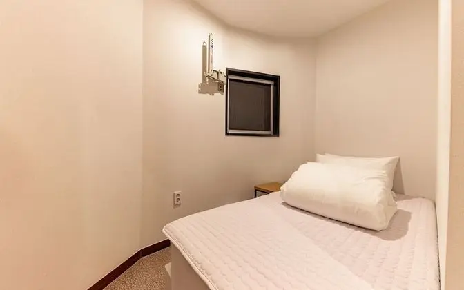 Oda (Twin (Netflix Available))