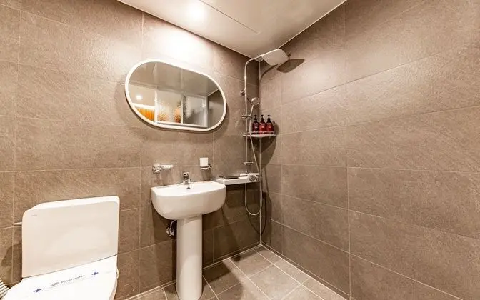 Oda (Twin (Netflix Available))