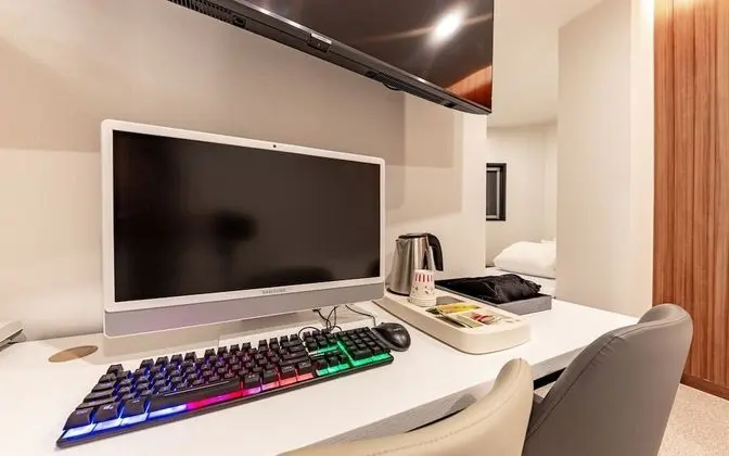 Oda (Twin (Netflix Available))