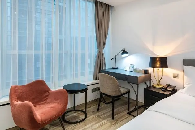 Deluxe Tek Büyük Yataklı Oda