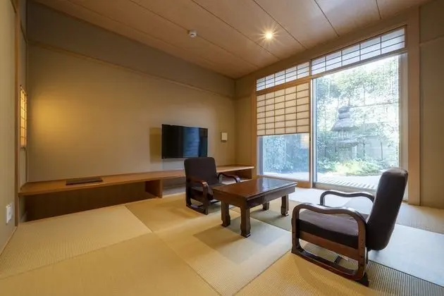 Oda, Sigara İçilmez (Suite room with Japanese Style Room)