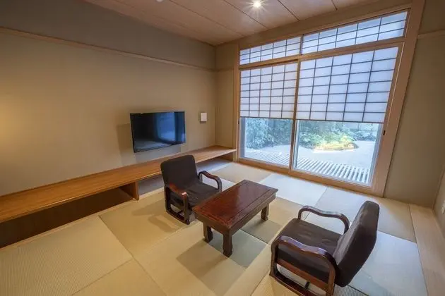 Oda, Sigara İçilmez (Suite room with Japanese Style Room)